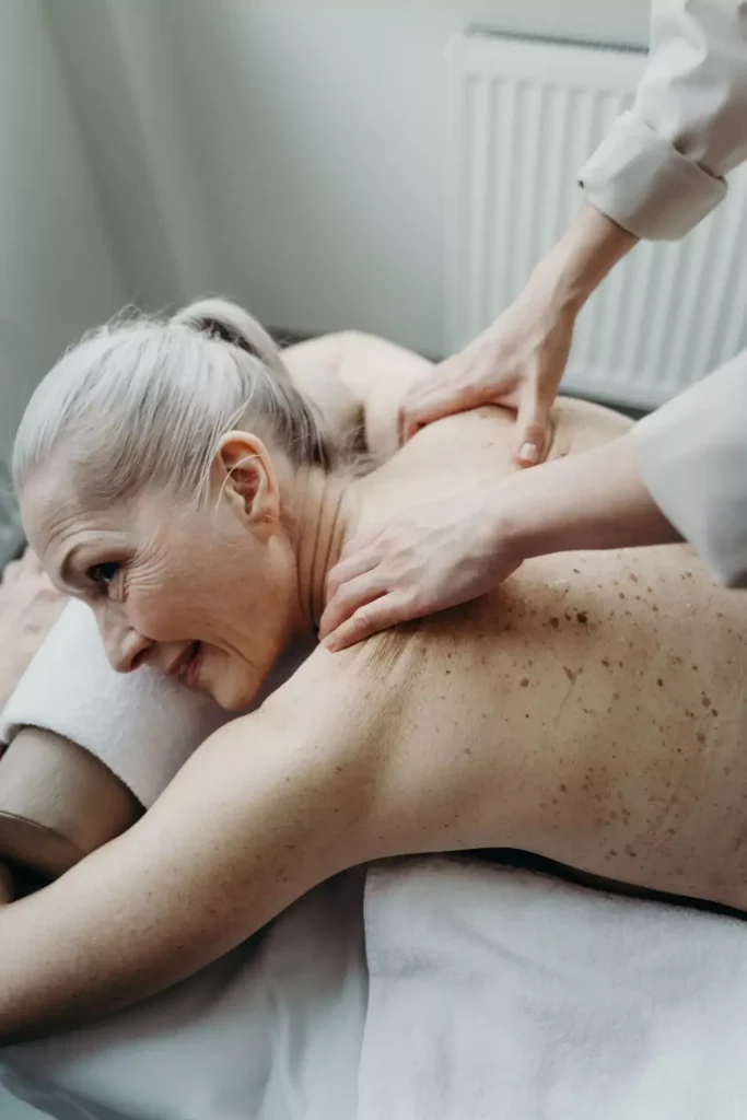 Masaż cwiczenia z masazem dla seniorow